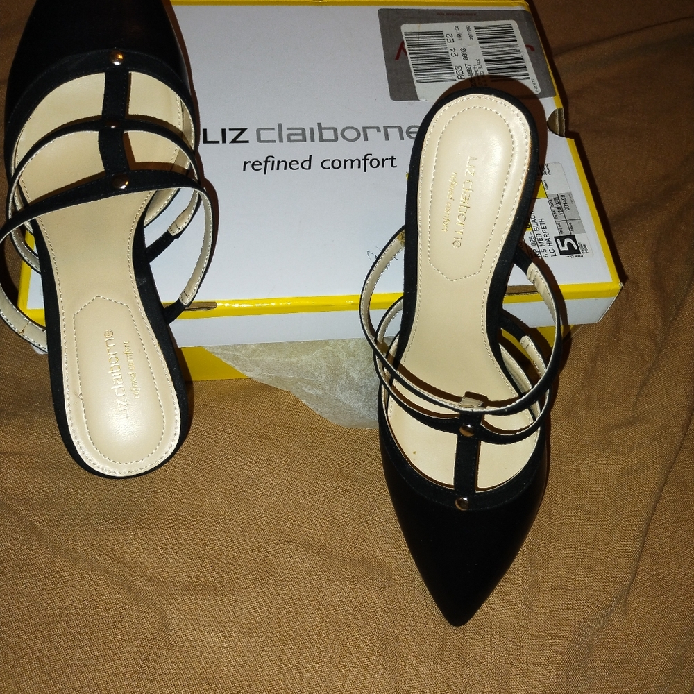 Liz Claiborne Black Heels with Elegant Design